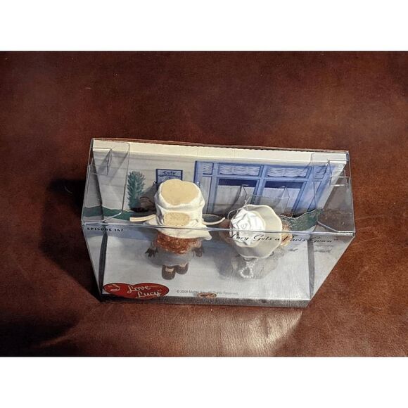 🆕NWT I LOVE LUCY GET A PARIS GOWN - PINK LABEL BARBIE COLLECTOR - Picture 5 of 7